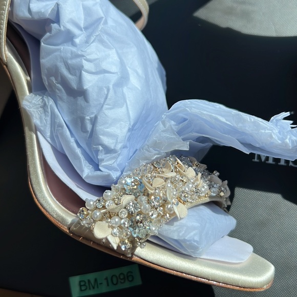 Badgley Mischka Teenie, Ivory Block Heel Sandal - Picture 16 of 17